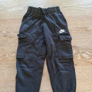Boys Nike Black Cargo sweatpants joggers pants elastic waist size small
